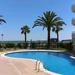 Vilafortuny A Pie De Playa Con Piscina アパート