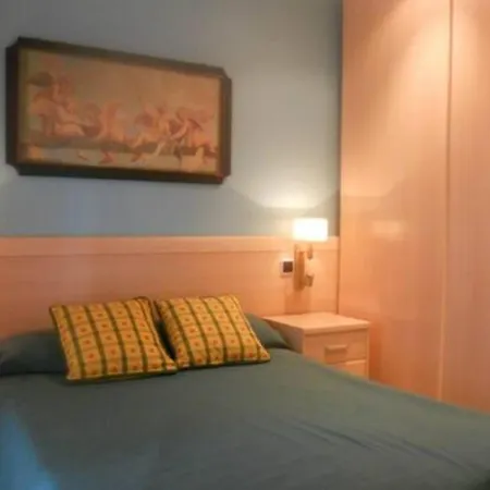 Vilafortuny A Pie De Playa Con Piscina * كامبريلس