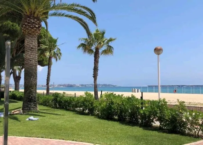 Vilafortuny A Pie De Playa Con Piscina * كامبريلس