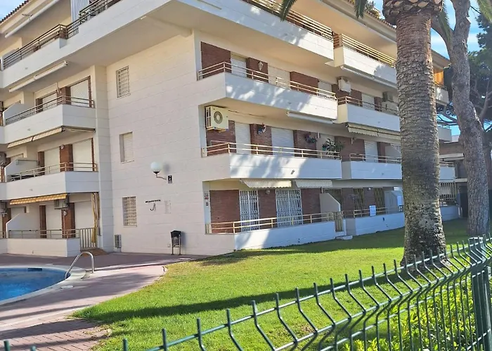 Vilafortuny A Pie De Playa Con Piscina * كامبريلس